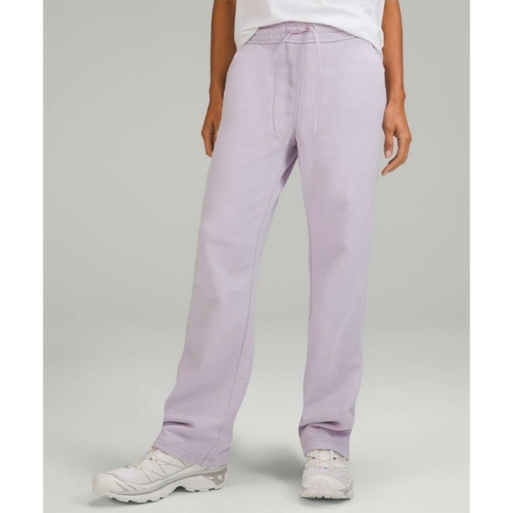 Lululemon Loungeful Straight Leg Sweatpants in Faint Lavender Purple Size 4